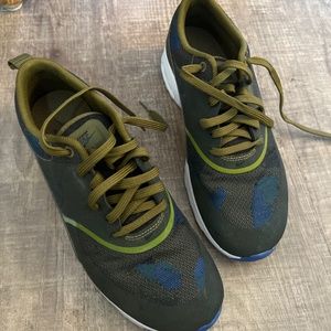 Nike Thea size 7